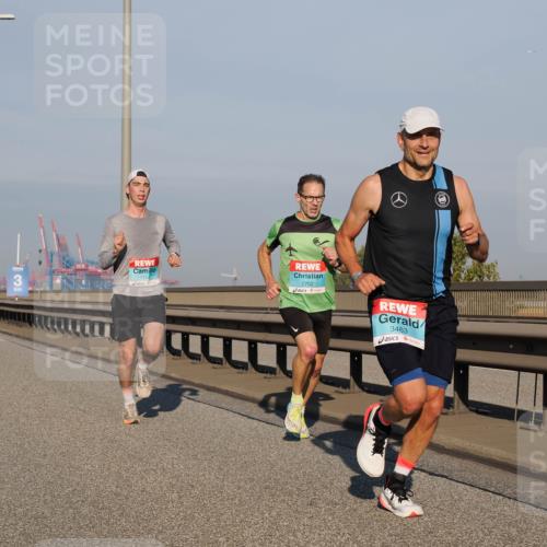 03.10.2025 - Köhlbrandbrückenlauf Fabian Wolf http://msf.ph/oto/9022636 03.10.2025 09:38:18 Position 3 3, 1174, 2702, 3463 meine-sportfotos.de