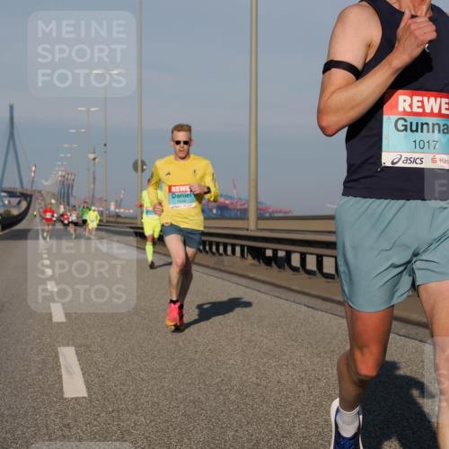 03.10.2025 - Köhlbrandbrückenlauf Fabian Wolf http://msf.ph/oto/9022844 03.10.2025 09:38:56 Position 3 1044, 1017 meine-sportfotos.de