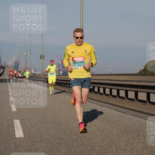 03.10.2025 - Köhlbrandbrückenlauf Fabian Wolf http://msf.ph/oto/9022856 03.10.2025 09:38:57 Position 3 1044 meine-sportfotos.de