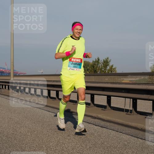 03.10.2025 - Köhlbrandbrückenlauf Fabian Wolf http://msf.ph/oto/9022944 03.10.2025 09:39:01 Position 3 3, 3082 meine-sportfotos.de