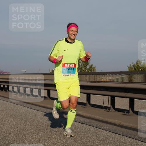 03.10.2025 - Köhlbrandbrückenlauf Fabian Wolf http://msf.ph/oto/9022948 03.10.2025 09:39:01 Position 3 3082 meine-sportfotos.de