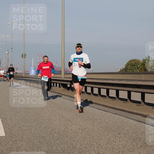 03.10.2025 - Köhlbrandbrückenlauf Fabian Wolf http://msf.ph/oto/9023201 03.10.2025 09:39:18 Position 3 3 meine-sportfotos.de