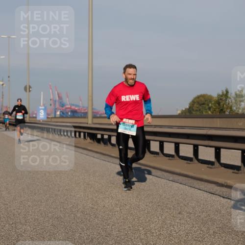 03.10.2025 - Köhlbrandbrückenlauf Fabian Wolf http://msf.ph/oto/9023232 03.10.2025 09:39:20 Position 3 3, 3401 meine-sportfotos.de