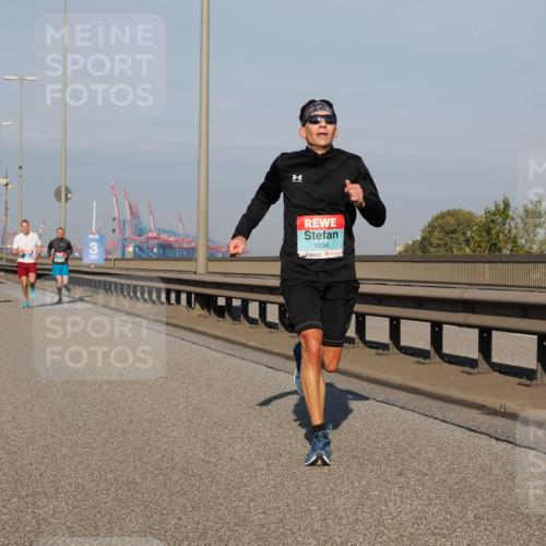 03.10.2025 - Köhlbrandbrückenlauf Fabian Wolf http://msf.ph/oto/9023336 03.10.2025 09:39:26 Position 3 1034 meine-sportfotos.de