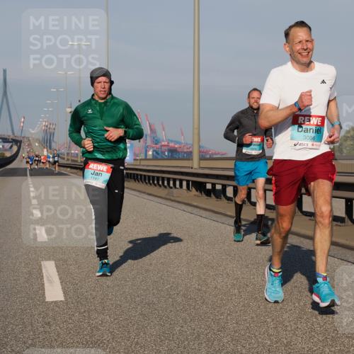 03.10.2025 - Köhlbrandbrückenlauf Fabian Wolf http://msf.ph/oto/9023495 03.10.2025 09:39:33 Position 3 1187, 1026, 3086 meine-sportfotos.de