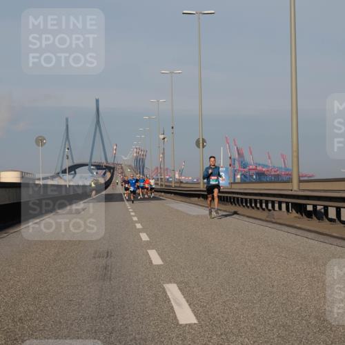 03.10.2025 - Köhlbrandbrückenlauf Fabian Wolf http://msf.ph/oto/9023527 03.10.2025 09:39:45 Position 3  meine-sportfotos.de