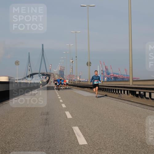 03.10.2025 - Köhlbrandbrückenlauf Fabian Wolf http://msf.ph/oto/9023532 03.10.2025 09:39:45 Position 3  meine-sportfotos.de