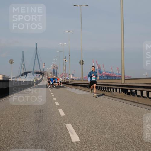 03.10.2025 - Köhlbrandbrückenlauf Fabian Wolf http://msf.ph/oto/9023554 03.10.2025 09:39:46 Position 3  meine-sportfotos.de