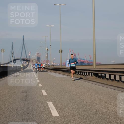 03.10.2025 - Köhlbrandbrückenlauf Fabian Wolf http://msf.ph/oto/9023567 03.10.2025 09:39:46 Position 3  meine-sportfotos.de