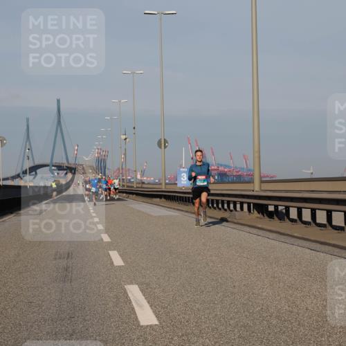03.10.2025 - Köhlbrandbrückenlauf Fabian Wolf http://msf.ph/oto/9023573 03.10.2025 09:39:46 Position 3  meine-sportfotos.de