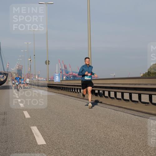03.10.2025 - Köhlbrandbrückenlauf Fabian Wolf http://msf.ph/oto/9023623 03.10.2025 09:39:48 Position 3  meine-sportfotos.de