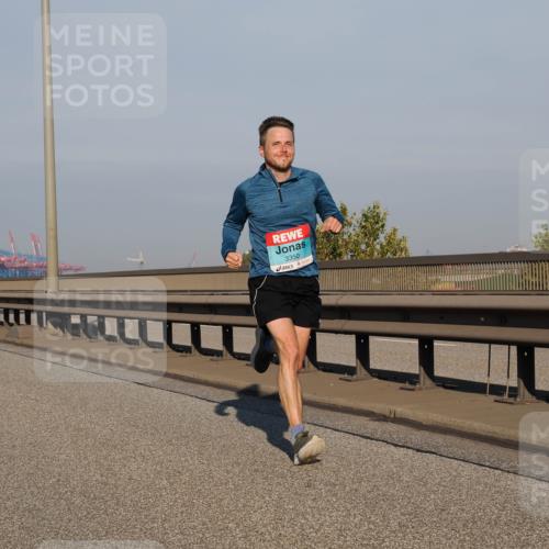 03.10.2025 - Köhlbrandbrückenlauf Fabian Wolf http://msf.ph/oto/9023673 03.10.2025 09:39:50 Position 3 3350, 0000080000 meine-sportfotos.de