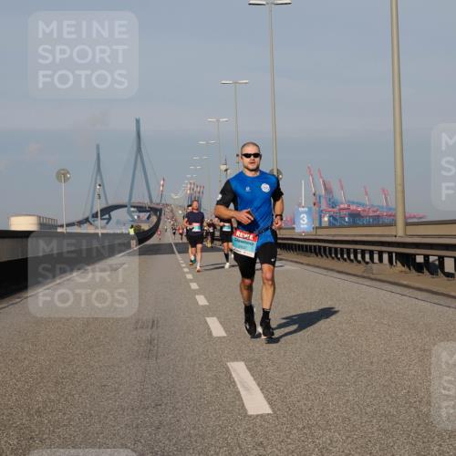 03.10.2025 - Köhlbrandbrückenlauf Fabian Wolf http://msf.ph/oto/9023779 03.10.2025 09:39:57 Position 3 2937 meine-sportfotos.de
