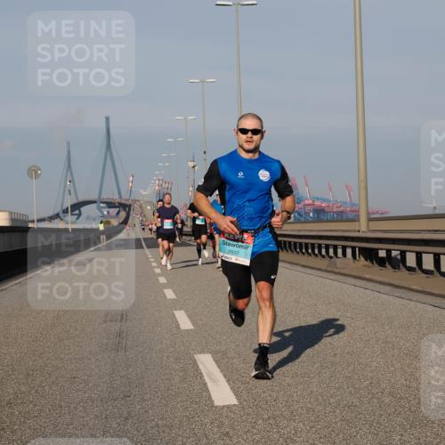 03.10.2025 - Köhlbrandbrückenlauf Fabian Wolf http://msf.ph/oto/9023808 03.10.2025 09:39:58 Position 3 2937 meine-sportfotos.de