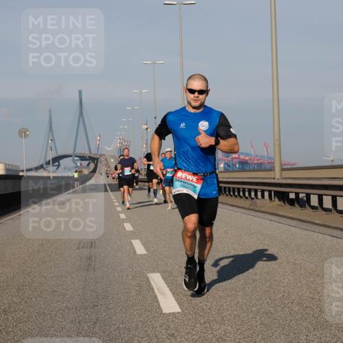 03.10.2025 - Köhlbrandbrückenlauf Fabian Wolf http://msf.ph/oto/9023815 03.10.2025 09:39:58 Position 3 2937 meine-sportfotos.de