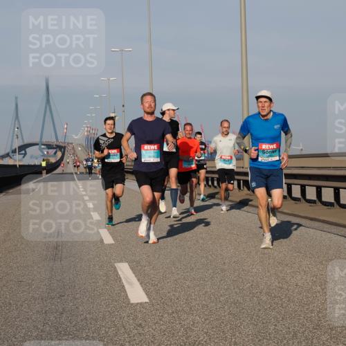 03.10.2025 - Köhlbrandbrückenlauf Fabian Wolf http://msf.ph/oto/9023924 03.10.2025 09:40:02 Position 3 3809, 3248 meine-sportfotos.de
