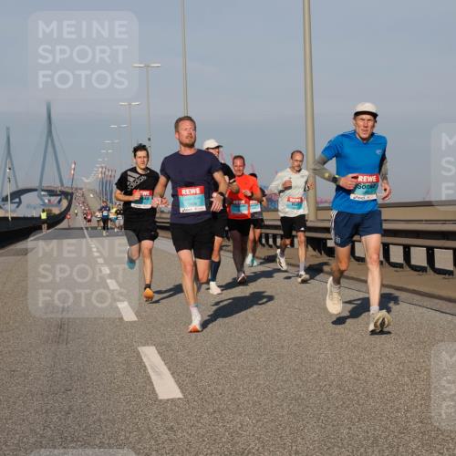 03.10.2025 - Köhlbrandbrückenlauf Fabian Wolf http://msf.ph/oto/9023928 03.10.2025 09:40:03 Position 3 3809, 3248 meine-sportfotos.de