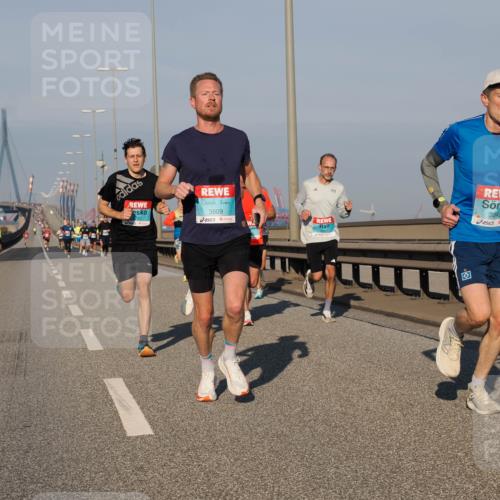 03.10.2025 - Köhlbrandbrückenlauf Fabian Wolf http://msf.ph/oto/9023952 03.10.2025 09:40:03 Position 3 3809, 3248 meine-sportfotos.de