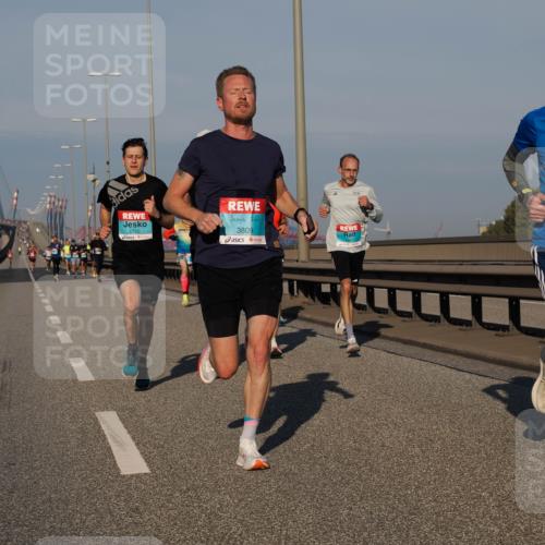03.10.2025 - Köhlbrandbrückenlauf Fabian Wolf http://msf.ph/oto/9023957 03.10.2025 09:40:04 Position 3 2722, 3809, 0, 3248 meine-sportfotos.de