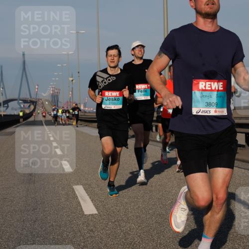 03.10.2025 - Köhlbrandbrückenlauf Fabian Wolf http://msf.ph/oto/9023965 03.10.2025 09:40:04 Position 3 2722, 3299, 3809 meine-sportfotos.de
