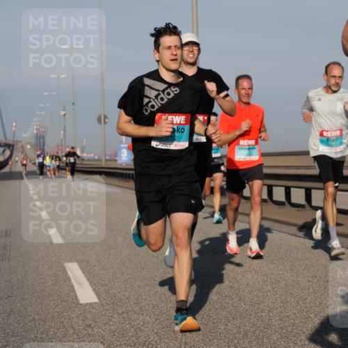 03.10.2025 - Köhlbrandbrückenlauf Fabian Wolf http://msf.ph/oto/9023978 03.10.2025 09:40:05 Position 3 3, 2722 meine-sportfotos.de