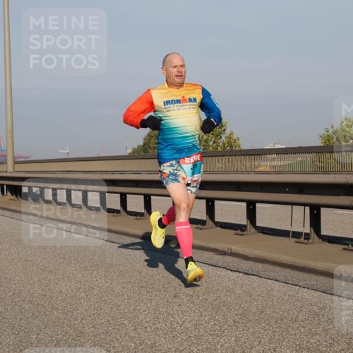 03.10.2025 - Köhlbrandbrückenlauf Fabian Wolf http://msf.ph/oto/9024070 03.10.2025 09:40:09 Position 3 2, 112 meine-sportfotos.de