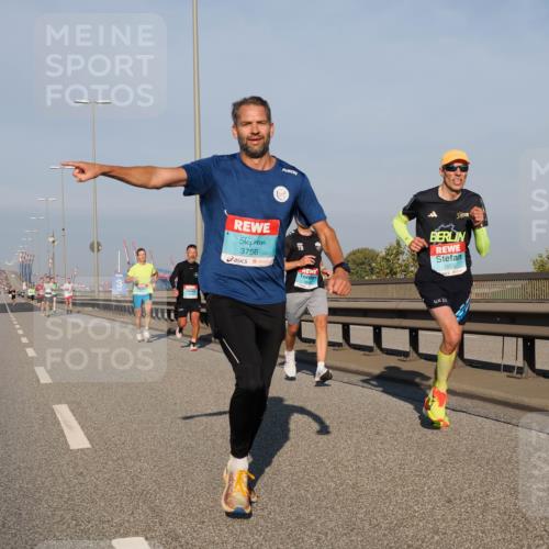 03.10.2025 - Köhlbrandbrückenlauf Fabian Wolf http://msf.ph/oto/9024212 03.10.2025 09:40:19 Position 3 3756, 50, 1055 meine-sportfotos.de