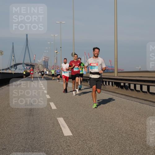 03.10.2025 - Köhlbrandbrückenlauf Fabian Wolf http://msf.ph/oto/9024320 03.10.2025 09:40:28 Position 3 2933 meine-sportfotos.de