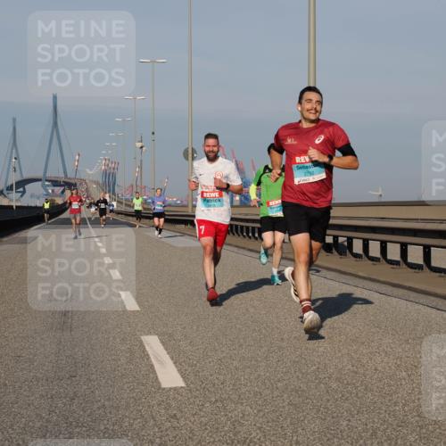 03.10.2025 - Köhlbrandbrückenlauf Fabian Wolf http://msf.ph/oto/9024399 03.10.2025 09:40:31 Position 3 3618, 2792 meine-sportfotos.de