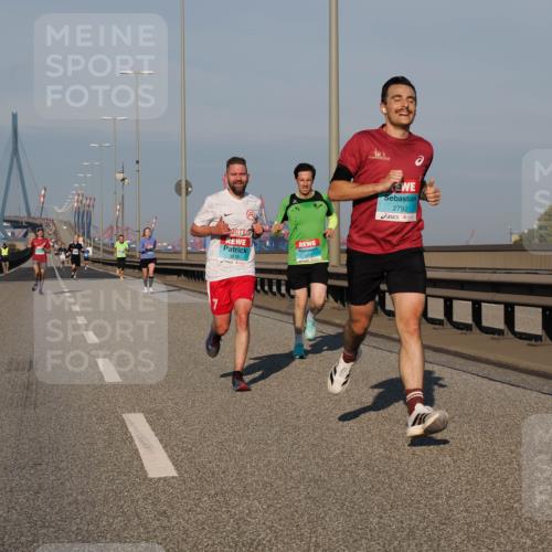 03.10.2025 - Köhlbrandbrückenlauf Fabian Wolf http://msf.ph/oto/9024403 03.10.2025 09:40:31 Position 3 3618, 2705, 2792 meine-sportfotos.de