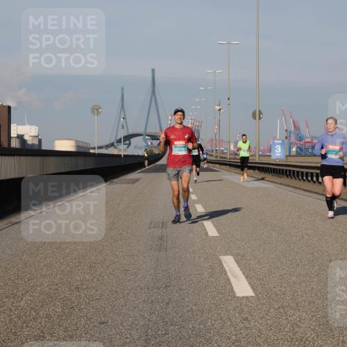 03.10.2025 - Köhlbrandbrückenlauf Fabian Wolf http://msf.ph/oto/9024539 03.10.2025 09:40:38 Position 3 1035, 3 meine-sportfotos.de