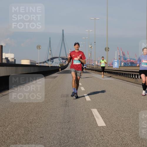 03.10.2025 - Köhlbrandbrückenlauf Fabian Wolf http://msf.ph/oto/9024552 03.10.2025 09:40:38 Position 3 1035, 370 meine-sportfotos.de