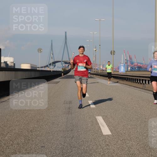 03.10.2025 - Köhlbrandbrückenlauf Fabian Wolf http://msf.ph/oto/9024558 03.10.2025 09:40:39 Position 3 1035 meine-sportfotos.de
