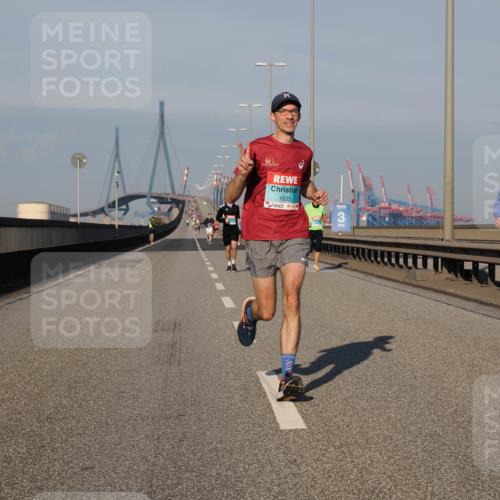 03.10.2025 - Köhlbrandbrückenlauf Fabian Wolf http://msf.ph/oto/9024589 03.10.2025 09:40:40 Position 3 1035, 3, 3704 meine-sportfotos.de
