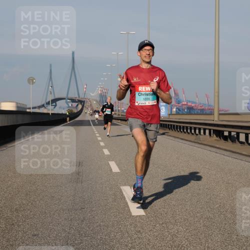 03.10.2025 - Köhlbrandbrückenlauf Fabian Wolf http://msf.ph/oto/9024597 03.10.2025 09:40:40 Position 3 1035, 37, 189 meine-sportfotos.de