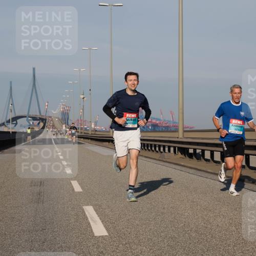 03.10.2025 - Köhlbrandbrückenlauf Fabian Wolf http://msf.ph/oto/9024950 03.10.2025 09:41:01 Position 3 3226, 3078 meine-sportfotos.de