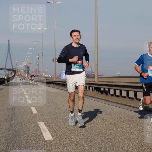 03.10.2025 - Köhlbrandbrückenlauf Fabian Wolf http://msf.ph/oto/9024969 03.10.2025 09:41:01 Position 3 3226, 3078 meine-sportfotos.de