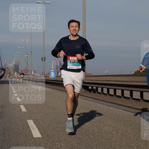03.10.2025 - Köhlbrandbrückenlauf Fabian Wolf http://msf.ph/oto/9024982 03.10.2025 09:41:02 Position 3 3226, 3078 meine-sportfotos.de