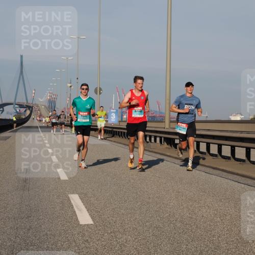 03.10.2025 - Köhlbrandbrückenlauf Fabian Wolf http://msf.ph/oto/9025198 03.10.2025 09:41:24 Position 3 1268 meine-sportfotos.de