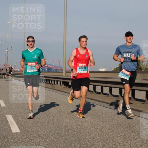 03.10.2025 - Köhlbrandbrückenlauf Fabian Wolf http://msf.ph/oto/9025241 03.10.2025 09:41:25 Position 3 2024, 1268, 3152, 2831 meine-sportfotos.de