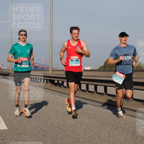 03.10.2025 - Köhlbrandbrückenlauf Fabian Wolf http://msf.ph/oto/9025247 03.10.2025 09:41:25 Position 3 1268, 3152, 2831 meine-sportfotos.de