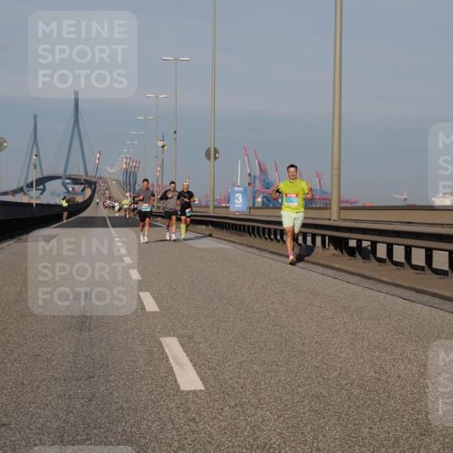 03.10.2025 - Köhlbrandbrückenlauf Fabian Wolf http://msf.ph/oto/9025260 03.10.2025 09:41:28 Position 3 3 meine-sportfotos.de