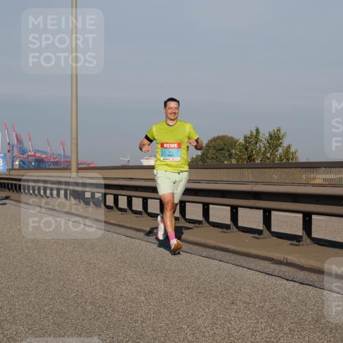 03.10.2025 - Köhlbrandbrückenlauf Fabian Wolf http://msf.ph/oto/9025341 03.10.2025 09:41:31 Position 3 3841 meine-sportfotos.de