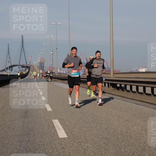 03.10.2025 - Köhlbrandbrückenlauf Fabian Wolf http://msf.ph/oto/9025401 03.10.2025 09:41:34 Position 3  meine-sportfotos.de