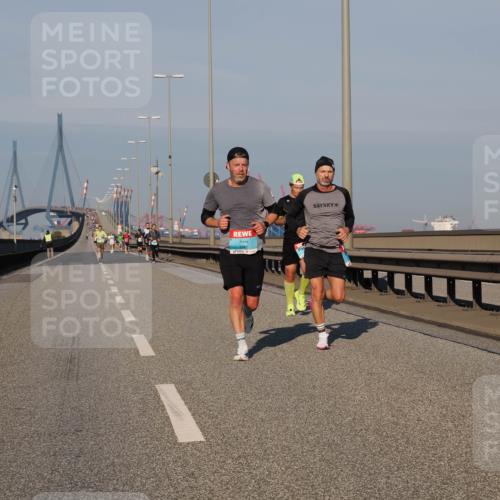03.10.2025 - Köhlbrandbrückenlauf Fabian Wolf http://msf.ph/oto/9025410 03.10.2025 09:41:35 Position 3 3785 meine-sportfotos.de