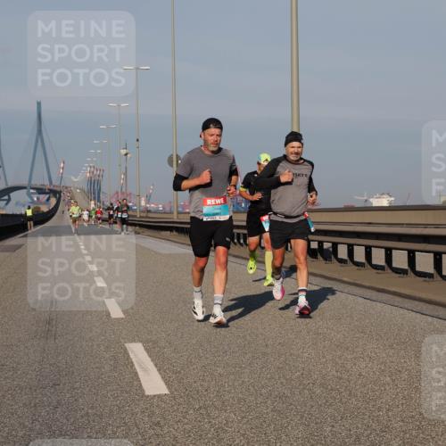 03.10.2025 - Köhlbrandbrückenlauf Fabian Wolf http://msf.ph/oto/9025415 03.10.2025 09:41:35 Position 3 3785 meine-sportfotos.de