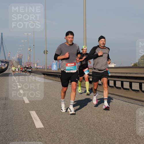 03.10.2025 - Köhlbrandbrückenlauf Fabian Wolf http://msf.ph/oto/9025432 03.10.2025 09:41:35 Position 3 3, 3785 meine-sportfotos.de