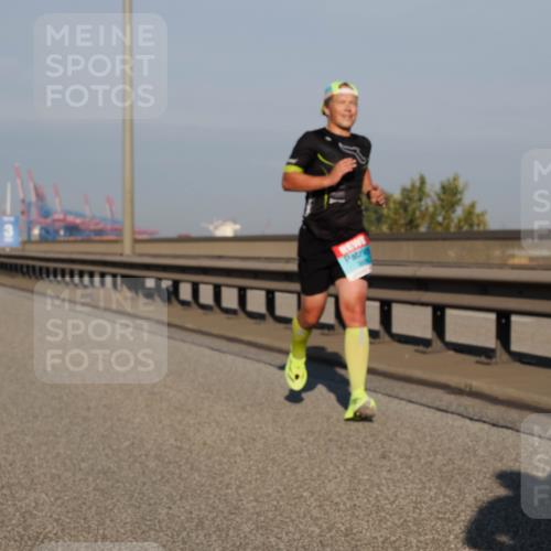 03.10.2025 - Köhlbrandbrückenlauf Fabian Wolf http://msf.ph/oto/9025471 03.10.2025 09:41:37 Position 3 17 meine-sportfotos.de