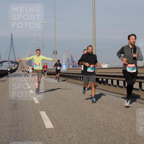 03.10.2025 - Köhlbrandbrückenlauf Fabian Wolf http://msf.ph/oto/9025578 03.10.2025 09:41:51 Position 3 1184 meine-sportfotos.de