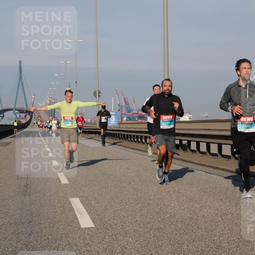 03.10.2025 - Köhlbrandbrückenlauf Fabian Wolf http://msf.ph/oto/9025582 03.10.2025 09:41:51 Position 3 3193, 1184 meine-sportfotos.de